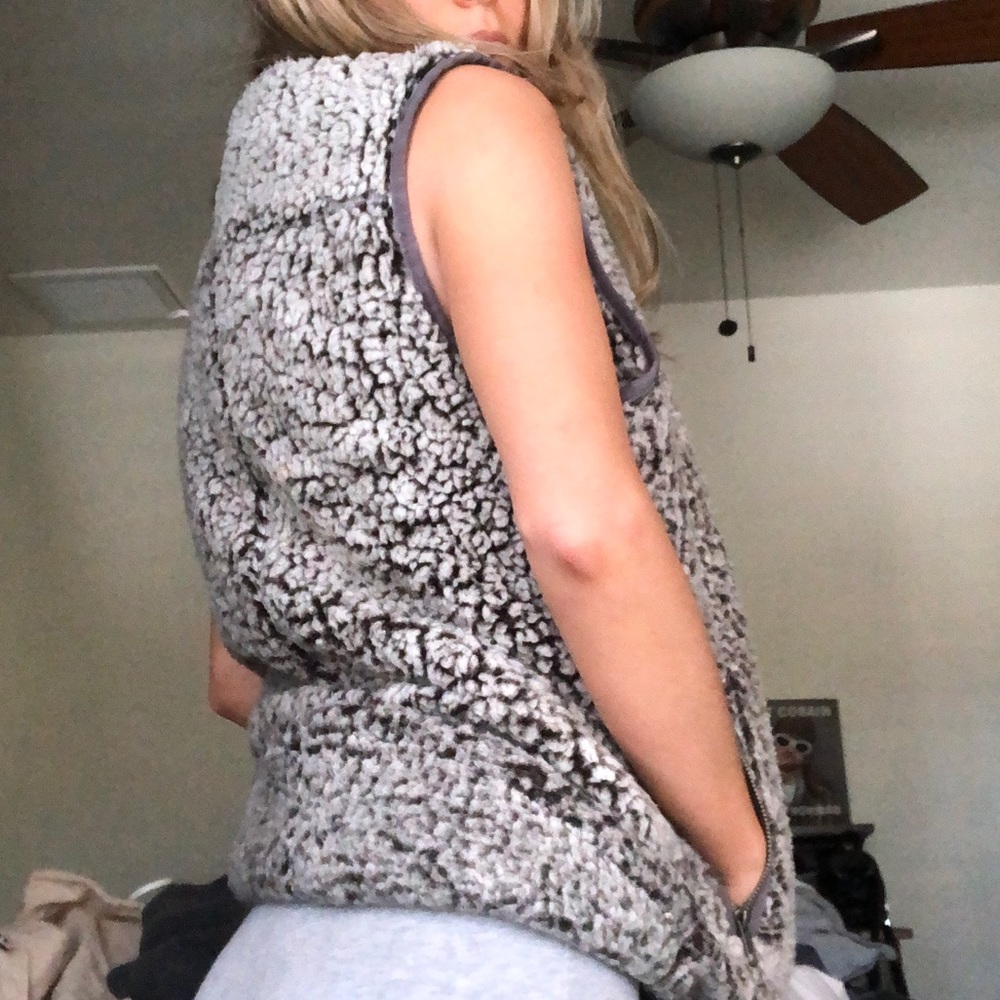 Fuzzy Vest - Picture 4 of 5